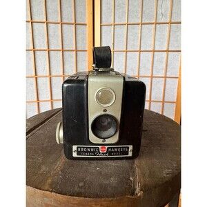 Vintage Kodak Brownie Hawkeye Flash Model Camera 620 Film Bakelite 1950s
